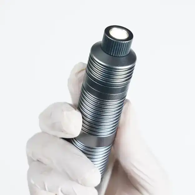 Integrated adjustable LED light source