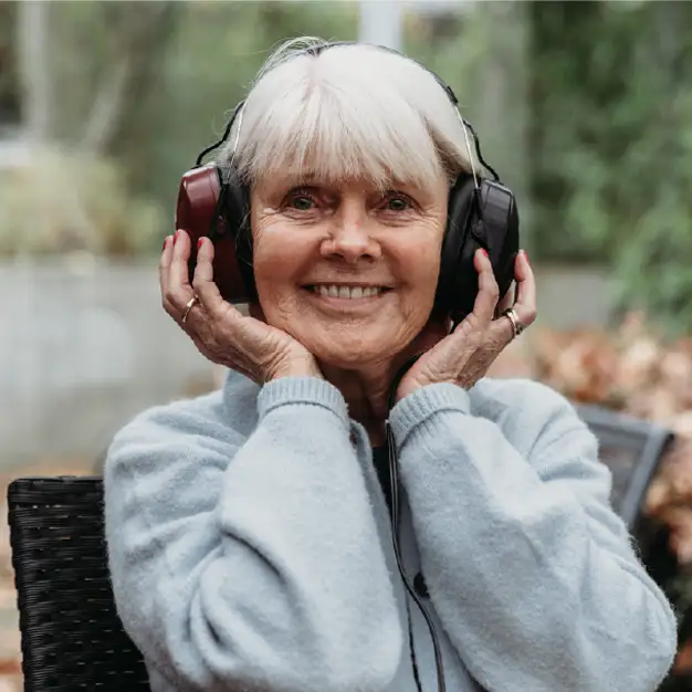 Noise-Cancelling Circumaural Headset